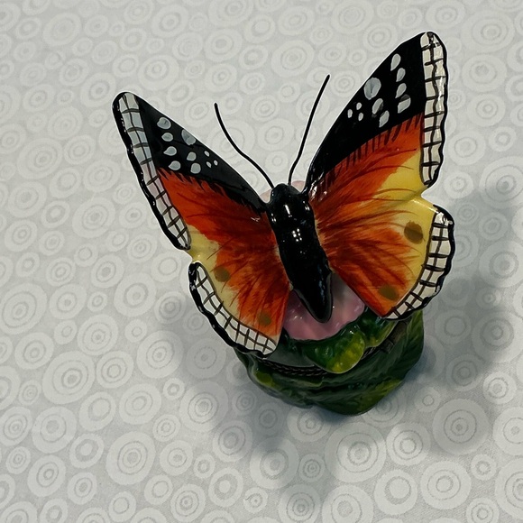 Butterfly Trinket Box with Floral Design - Picture 3 of 7